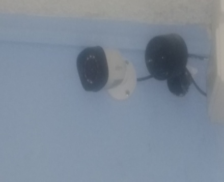 Cámaras bullet CCTV instaladas en exterior de Obras Públicas Los Cabos por SDS Soluciones de Seguridad