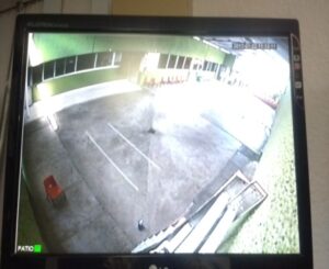 Monitor CCTV mostrando videovigilancia en tiempo real en Obras Públicas Los Cabos