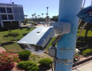 Cámara PTZ Bosch HD instalada en poste Palacio de Gobierno BCS