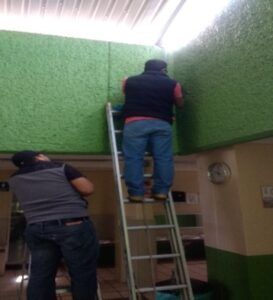 Técnico SDS instalando sistema CCTV en guardería IMSS La Paz