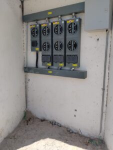Bases de medición eléctrica instaladas en Residencial Marena por SDS Soluciones de Seguridad